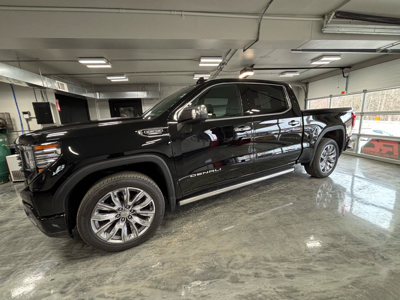 Used 2022 GMC Sierra 1500 Denali w/ Denali Reserve Package AWD/4WD image 7