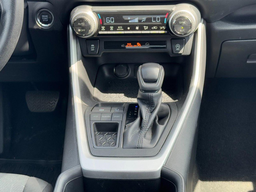 Used 2024 Toyota RAV4 XLE FWD image 16