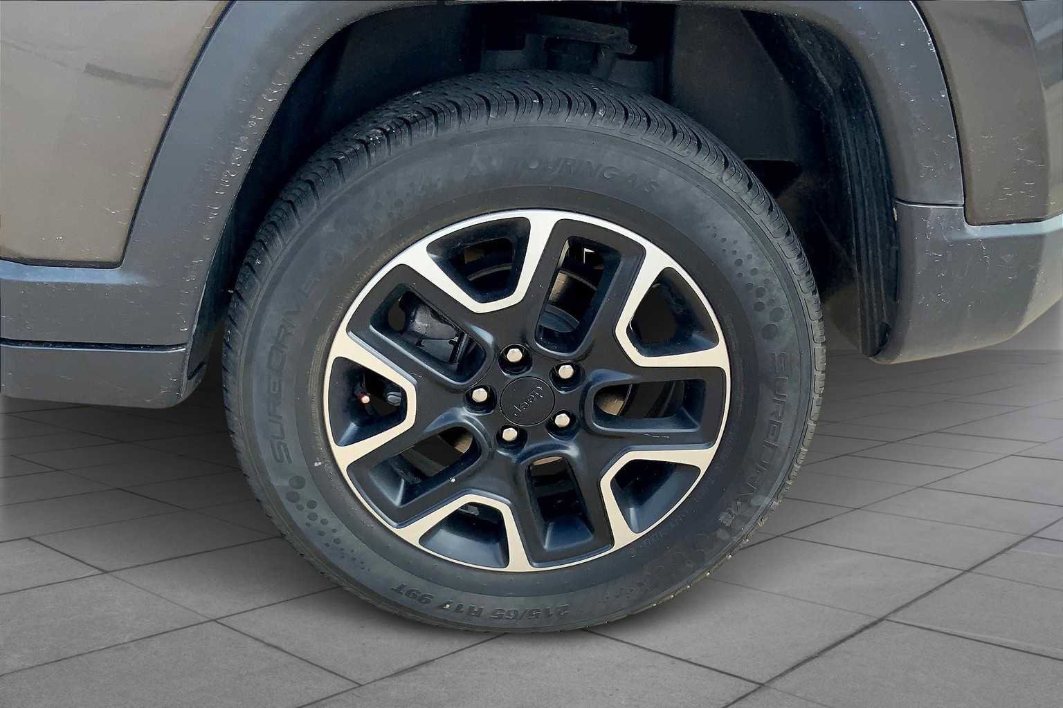 Used 2021 Jeep Compass Trailhawk image 11