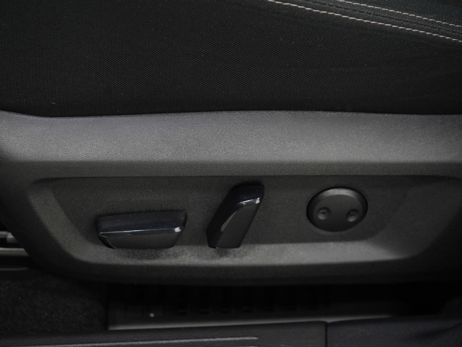 Used 2024 Nissan Rogue SV FWD image 24