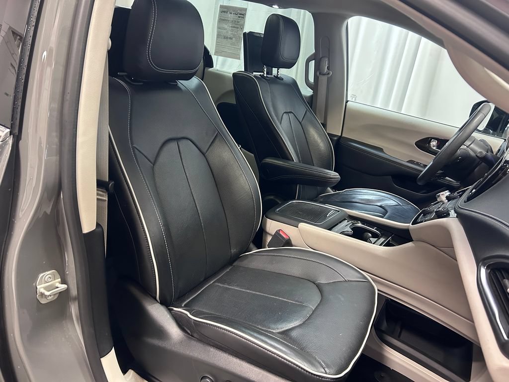 Used 2023 Chrysler Pacifica Limited w/ Uconnect Theater Family Group AWD/4WD image 24
