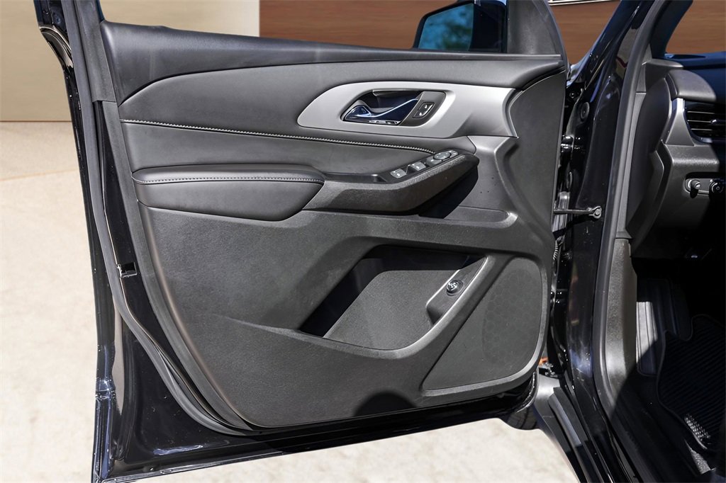 Used 2023 Chevrolet Traverse LT image 23