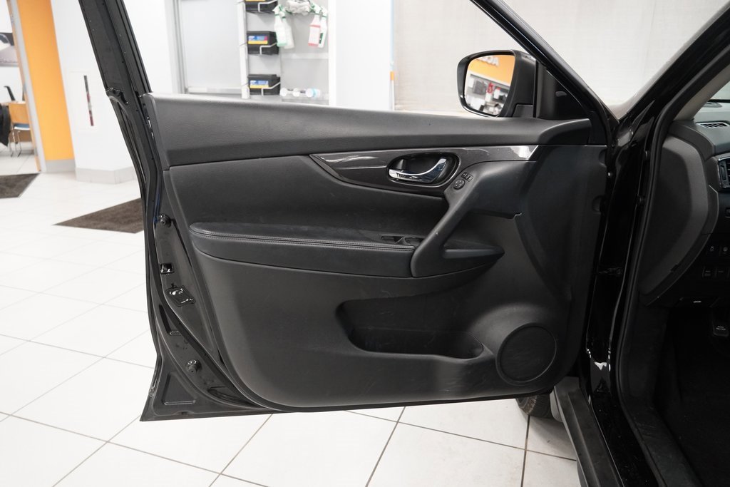 Used 2020 Nissan Rogue SV image 5