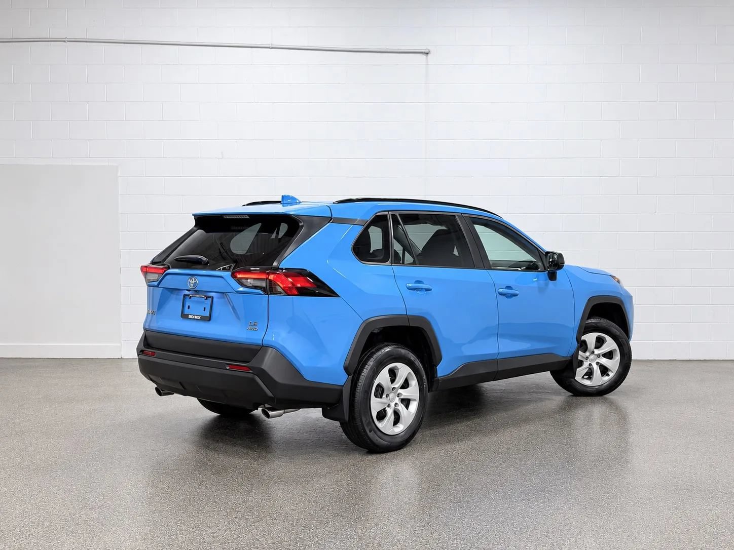 Used 2021 Toyota RAV4 LE w/ Carpet Mat Package (TMS) AWD/4WD image 3