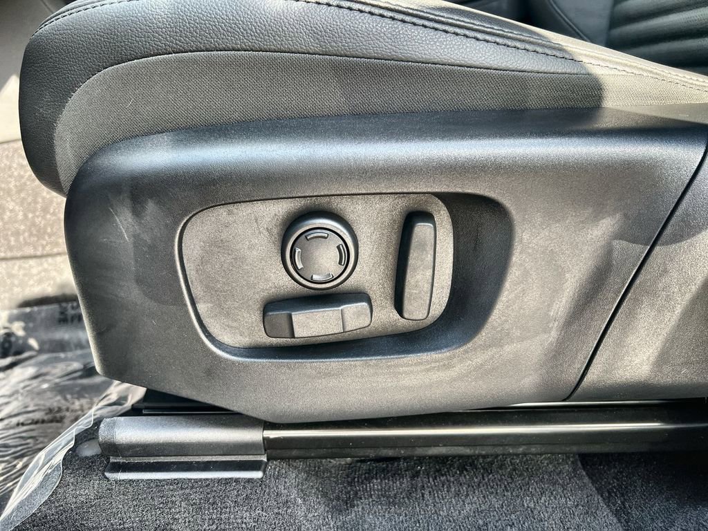 Certified 2025 Land Rover Discovery Sport S image 20