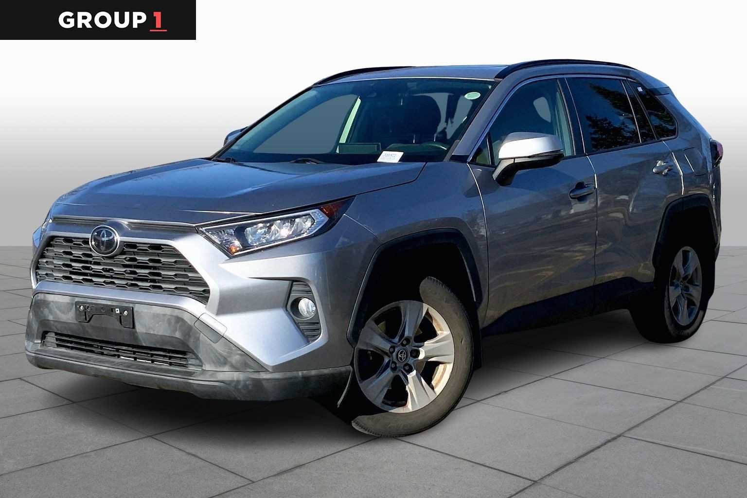 Used 2020 Toyota RAV4 XLE image 1