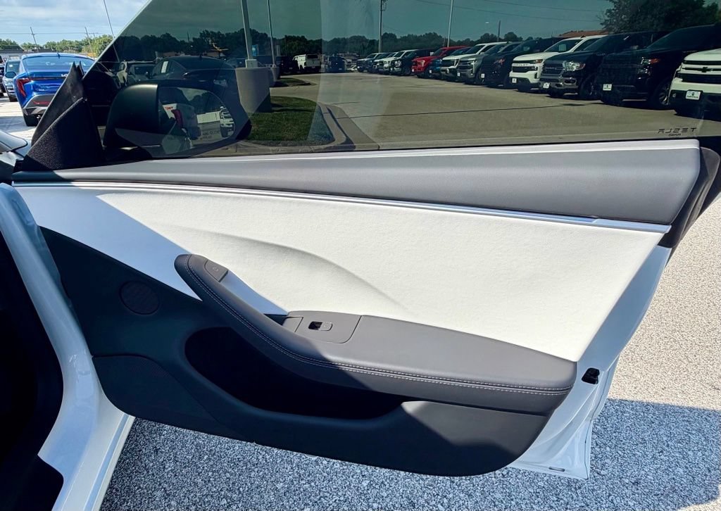 Used 2025 Tesla Model 3 Performance AWD/4WD image 15