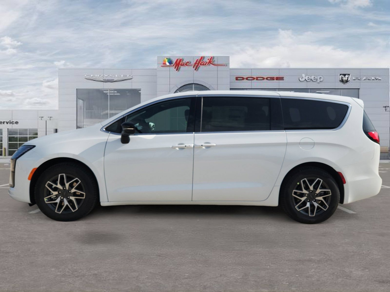 New 2027 Chrysler Pacifica Limited FWD image 2