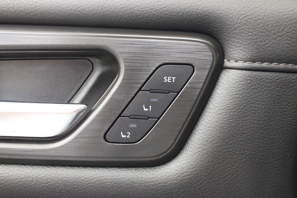 Used 2025 Nissan Armada SL w/ Captain's Chari Seat Package RWD image 19