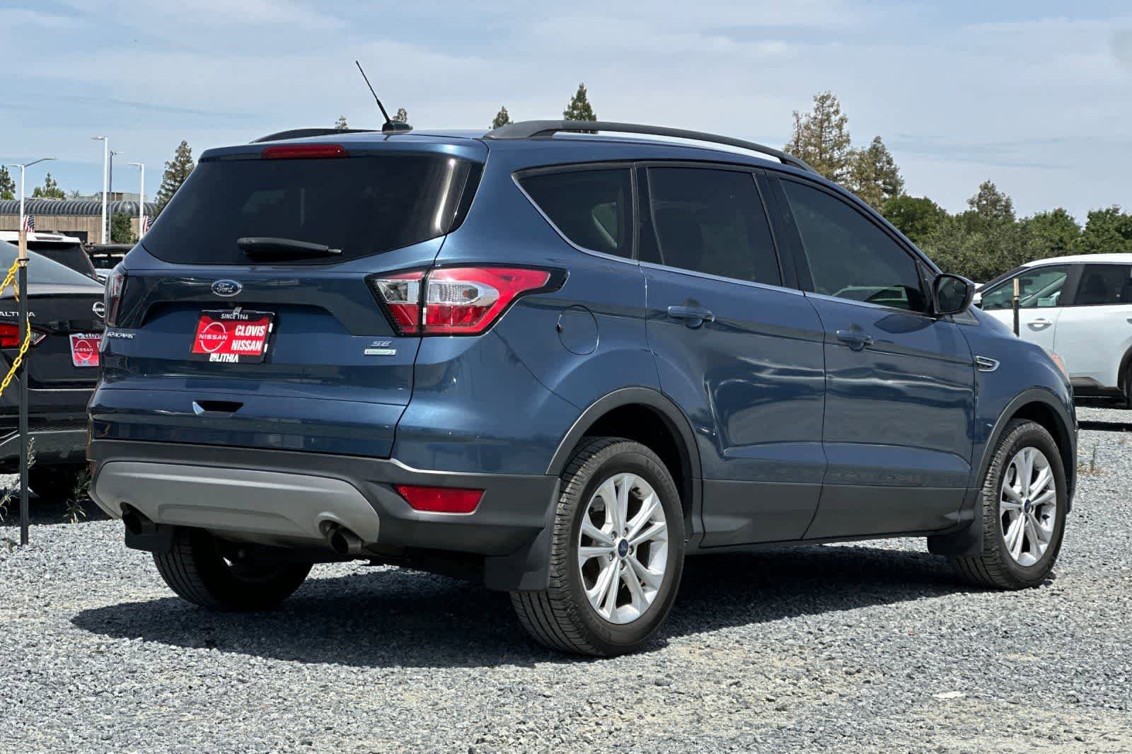 Used 2018 Ford Escape SE FWD image 3