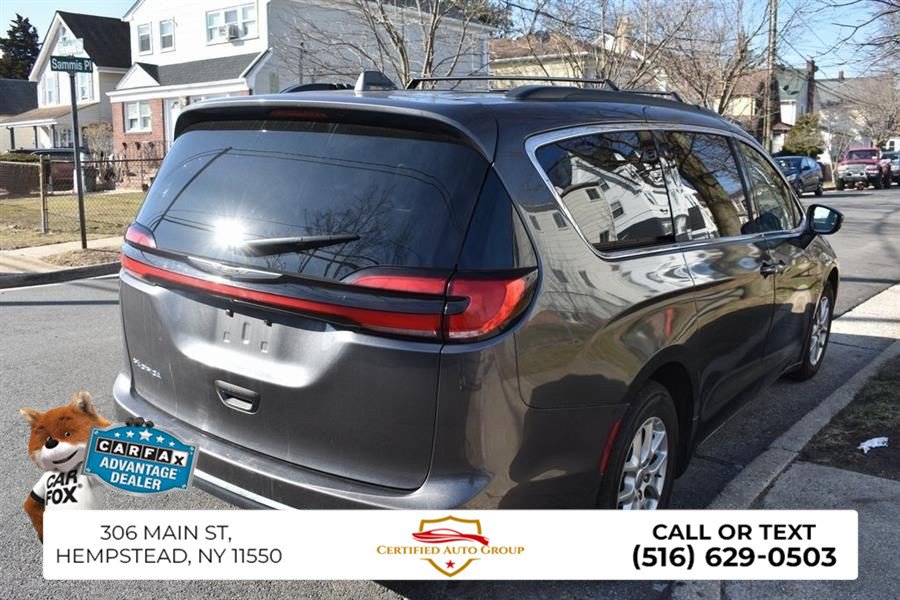 Used 2025 Chrysler Pacifica Select FWD image 5