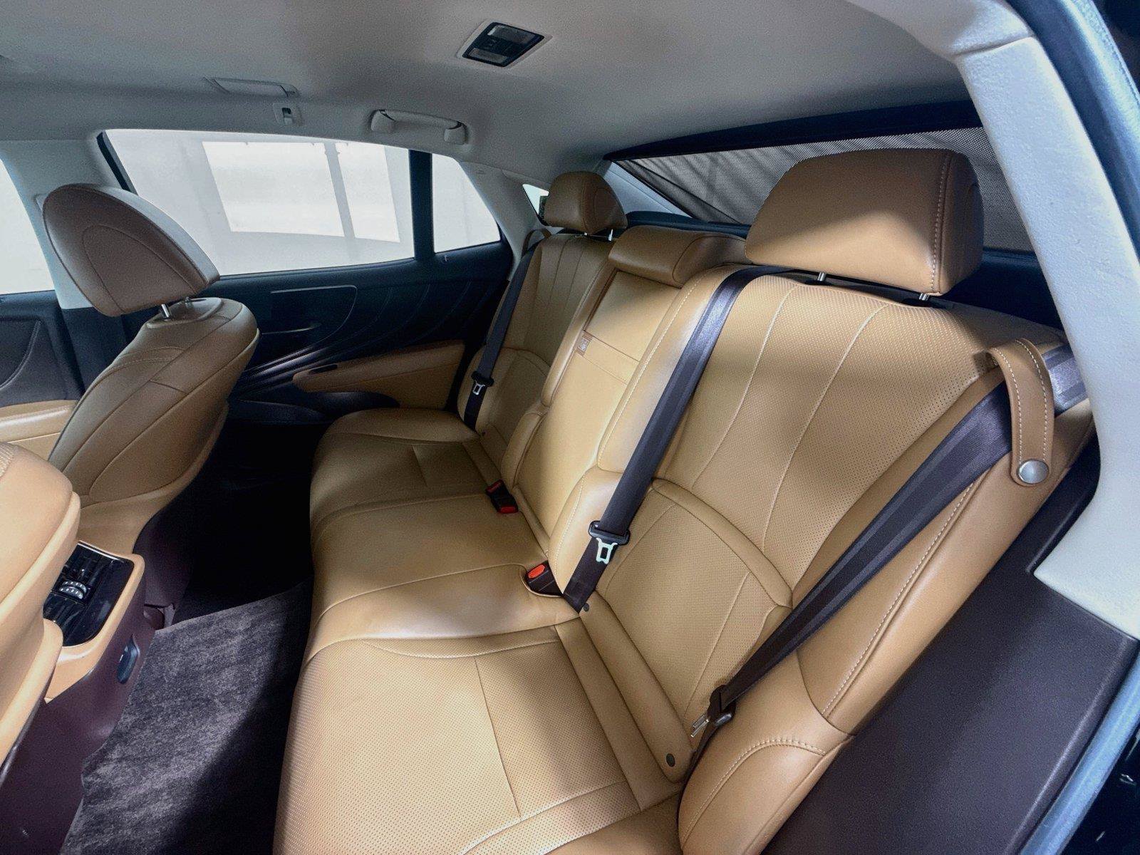 Used 2018 Lexus LS 500 w/ Accessory Package (Z2) RWD image 24
