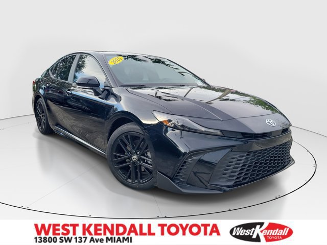 Used 2025 Toyota Camry SE FWD image 1