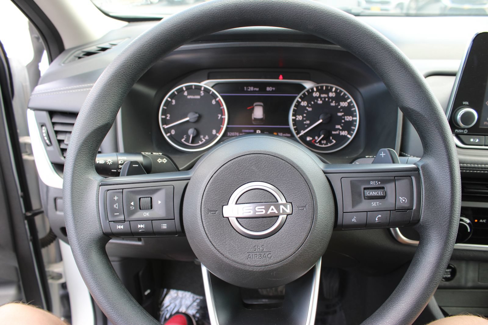 Used 2024 Nissan Rogue S FWD image 13