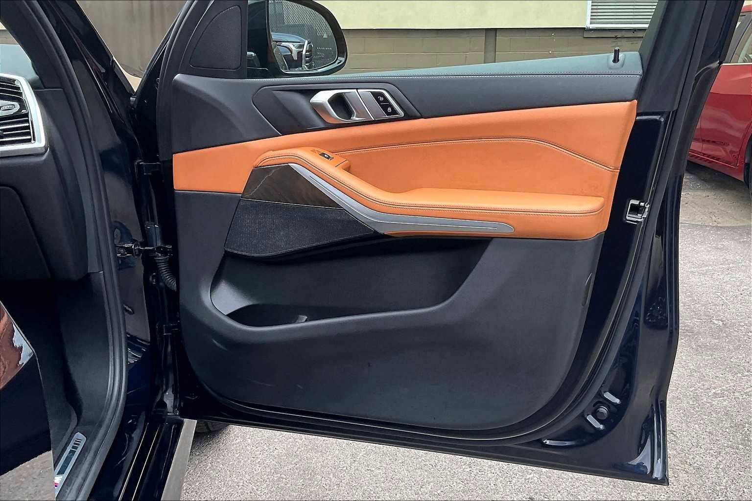 Used 2022 BMW X5 xDrive40i w/ M Sport Package image 12