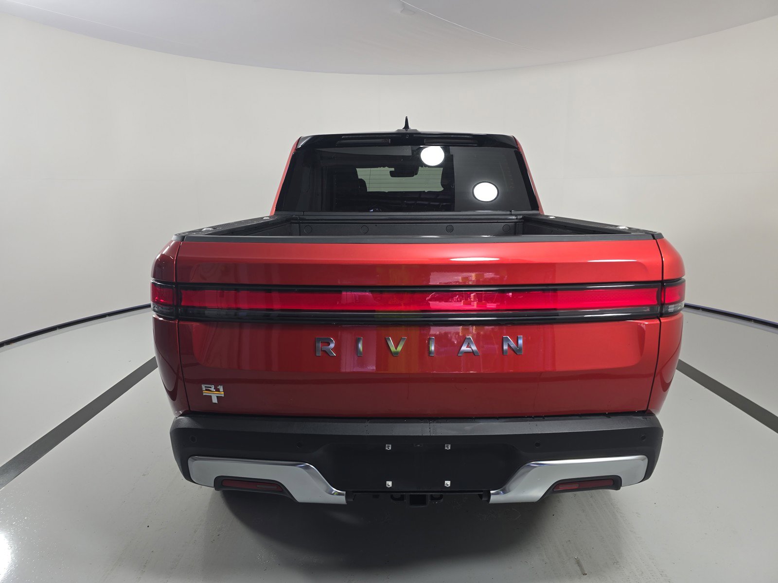 Used 2023 Rivian R1T Adventure image 4