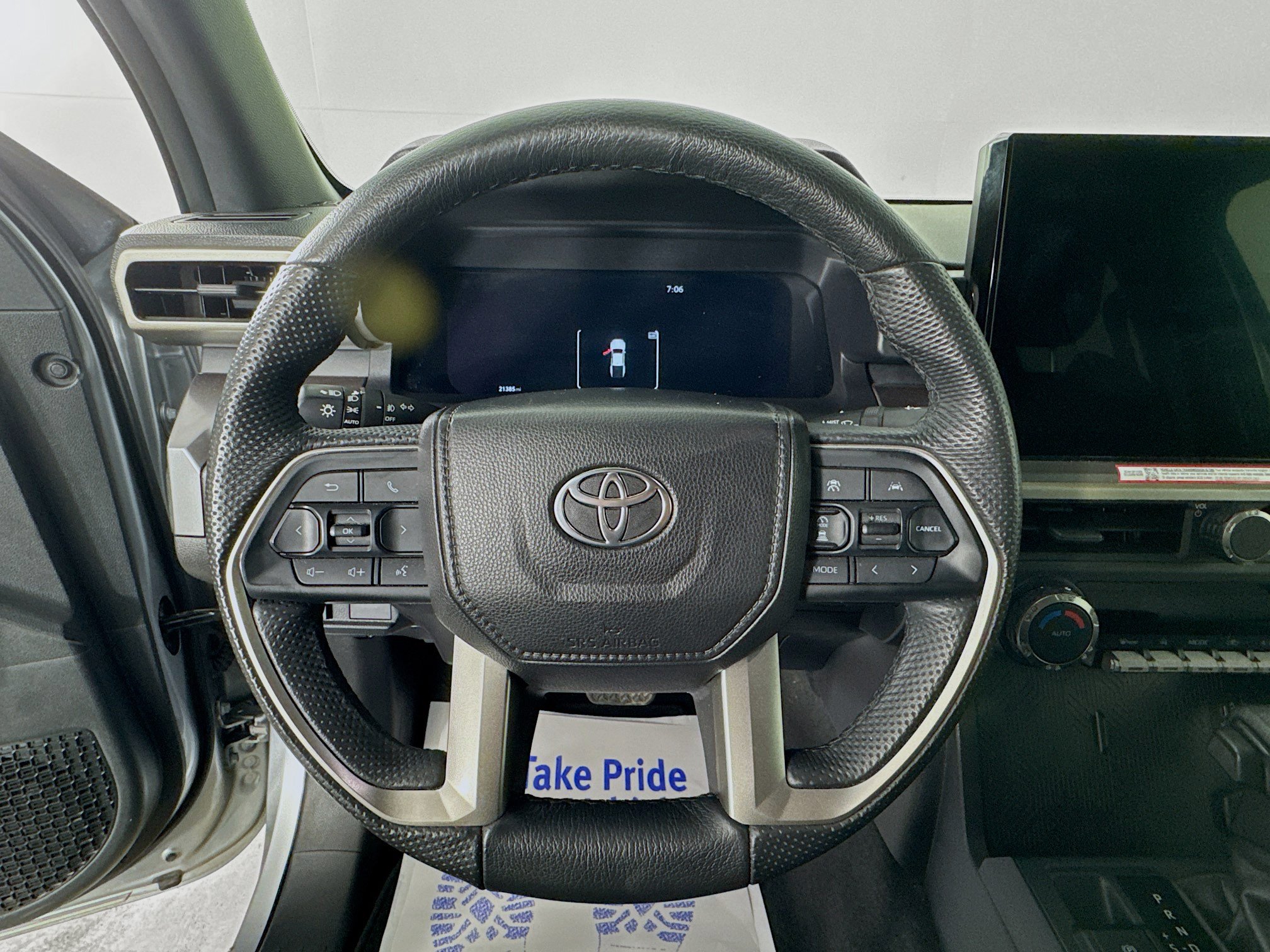 Certified 2025 Toyota Tacoma TRD Off-Road AWD/4WD image 11