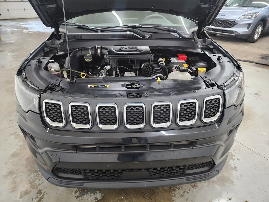 Used 2023 Jeep Compass Latitude AWD/4WD image 32