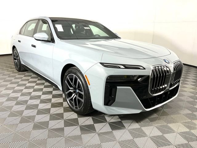 Used 2024 BMW 760i xDrive image 3