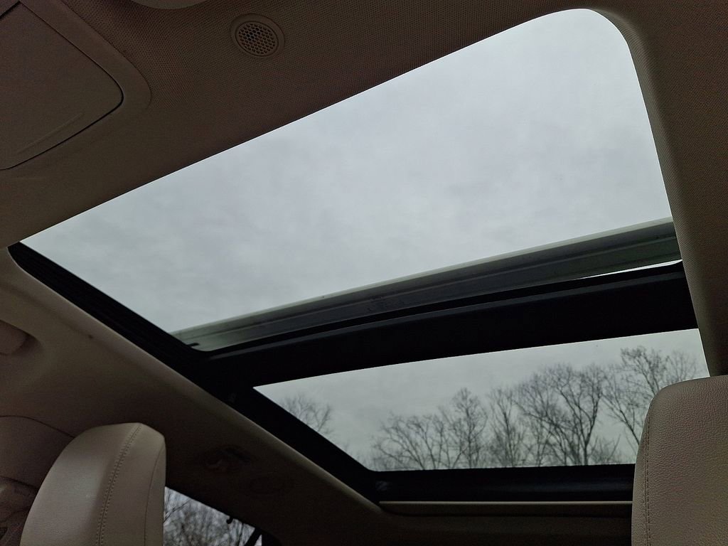 Used 2021 Ford Explorer Limited w/ Equipment Group 301A image 16