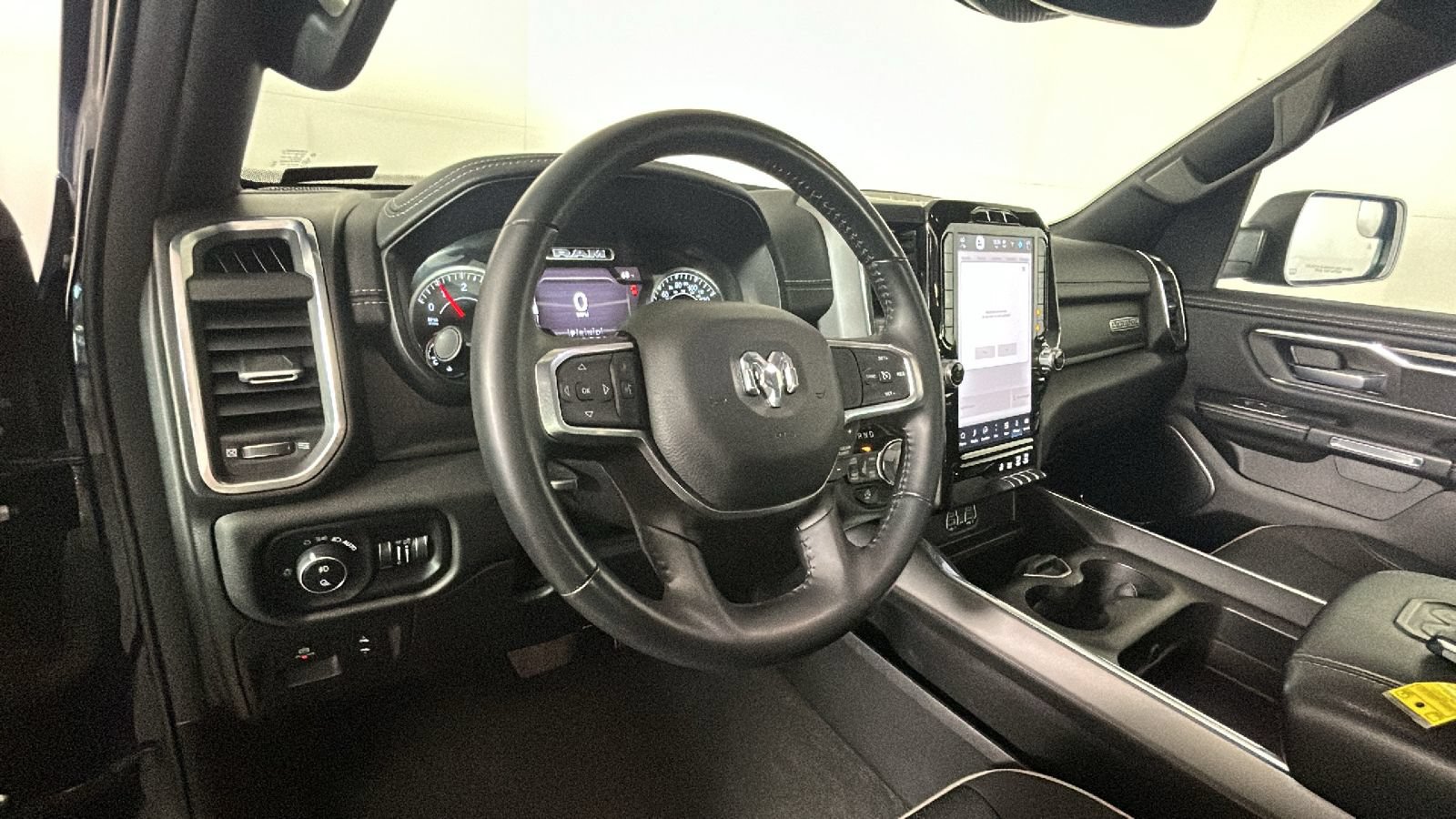 Used 2024 RAM 1500 Laramie AWD/4WD image 17