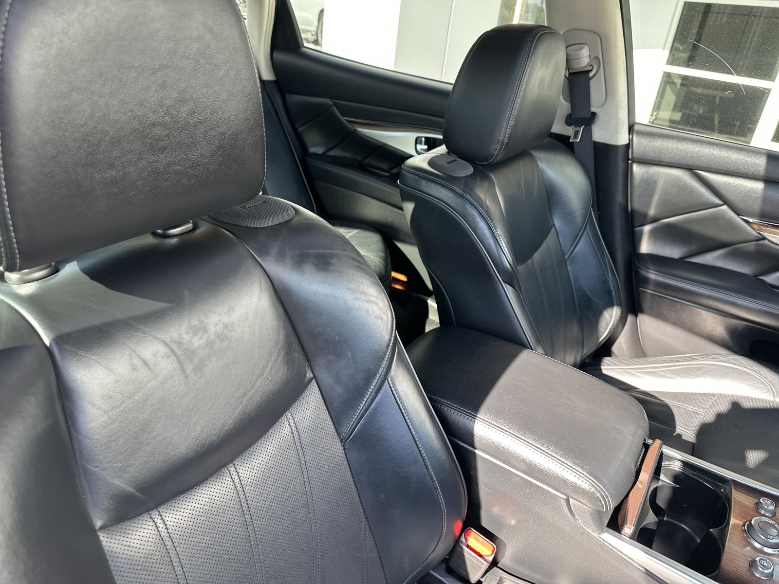 Used 2015 INFINITI Q70 L 5.6 w/ V8 Deluxe Technology Package RWD image 34