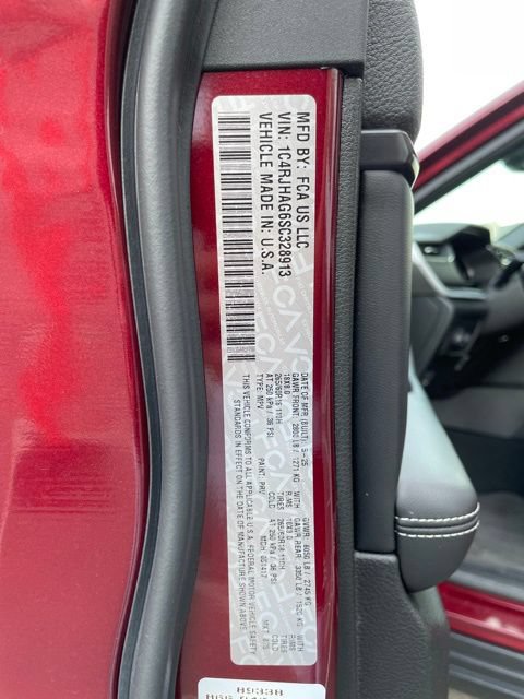 Used 2025 Jeep Grand Cherokee Laredo X AWD/4WD image 37