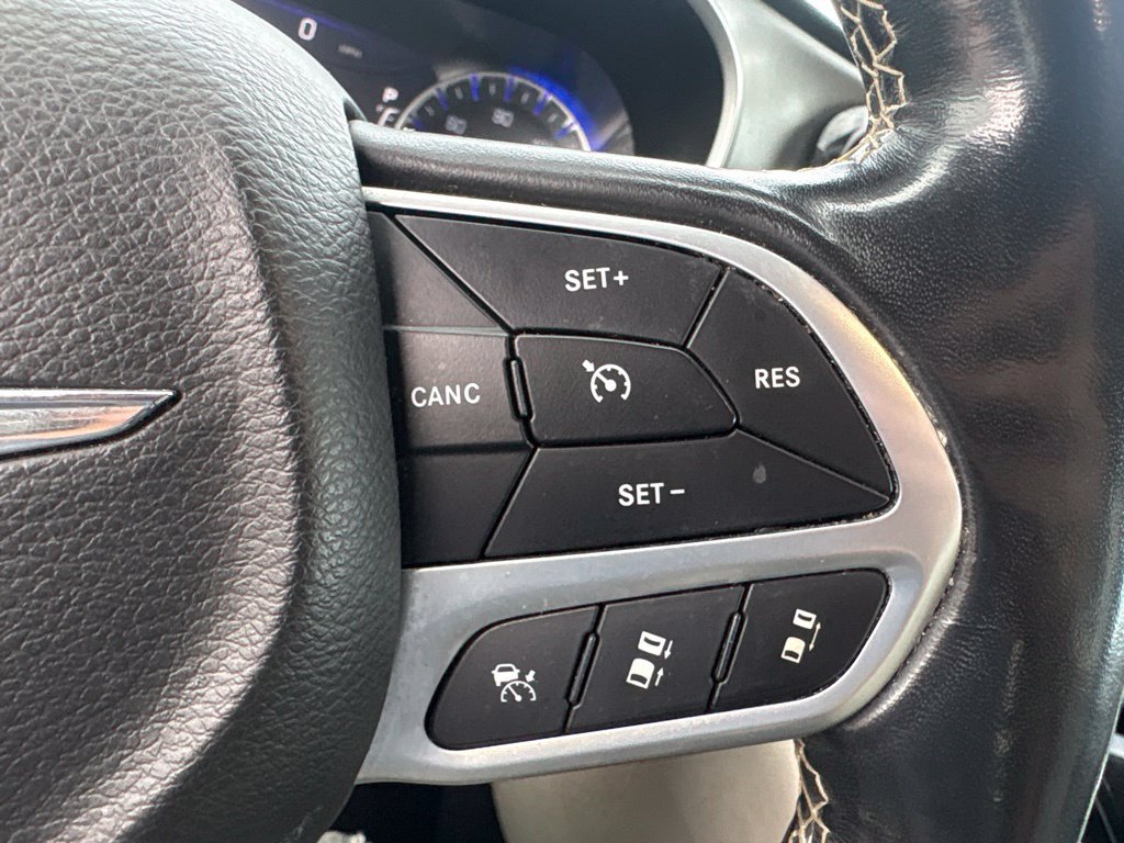 Used 2021 Chrysler Pacifica Touring-L FWD image 15
