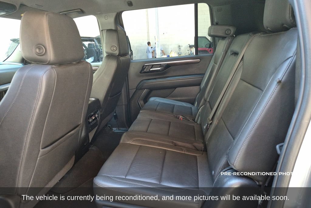 Used 2025 Chevrolet Suburban LT AWD/4WD image 12