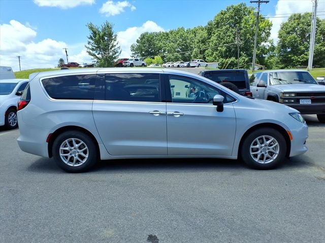 Used 2023 Chrysler Voyager LX FWD image 9