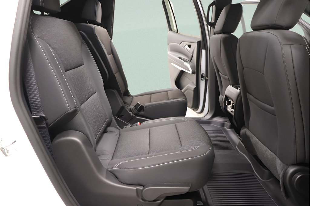New 2027 Chevrolet Traverse LT w/ Sun and Wheel Package FWD image 33