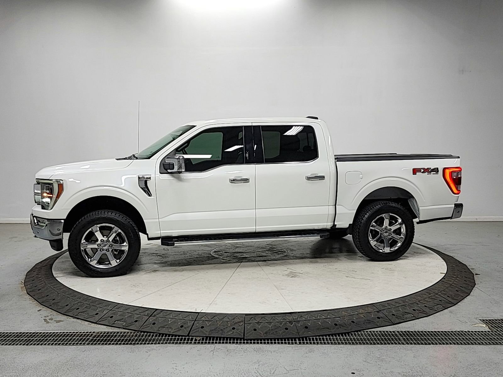 Used 2021 Ford F150 Lariat w/ Equipment Group 502A High AWD/4WD image 4