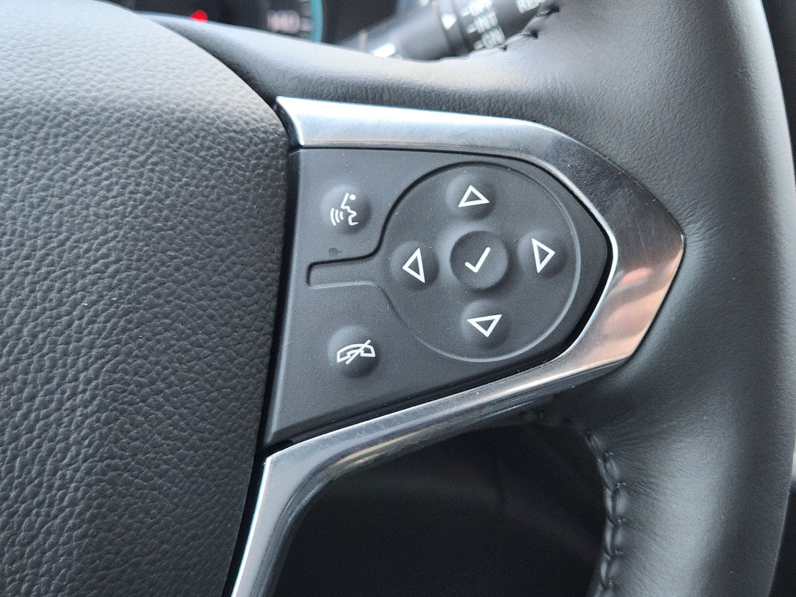Used 2022 Chevrolet Traverse RS FWD image 24