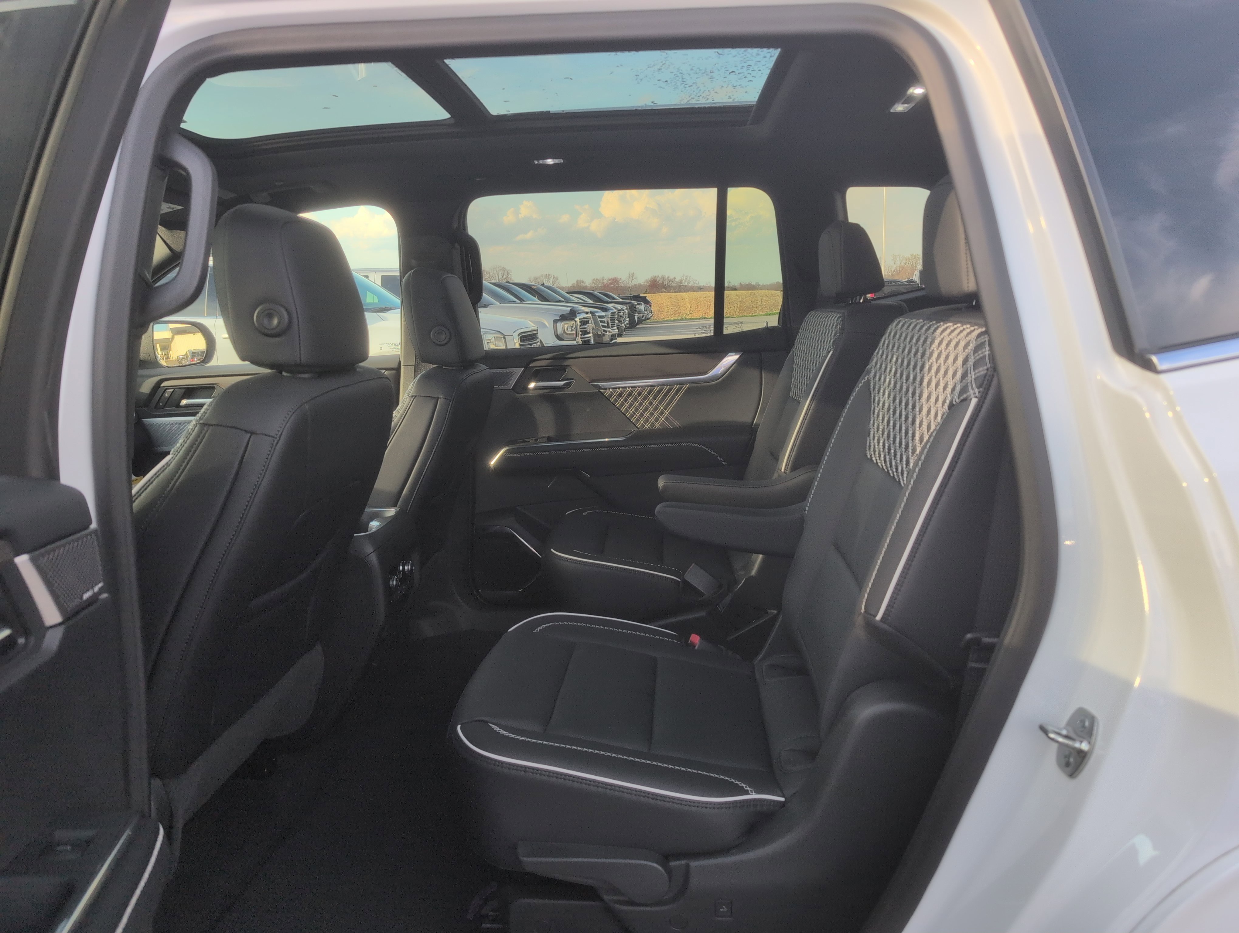 Used 2025 GMC Acadia Denali w/ Super Cruise Package image 33