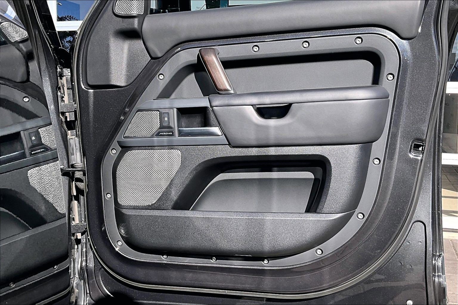 Used 2023 Land Rover Defender 130 X image 24