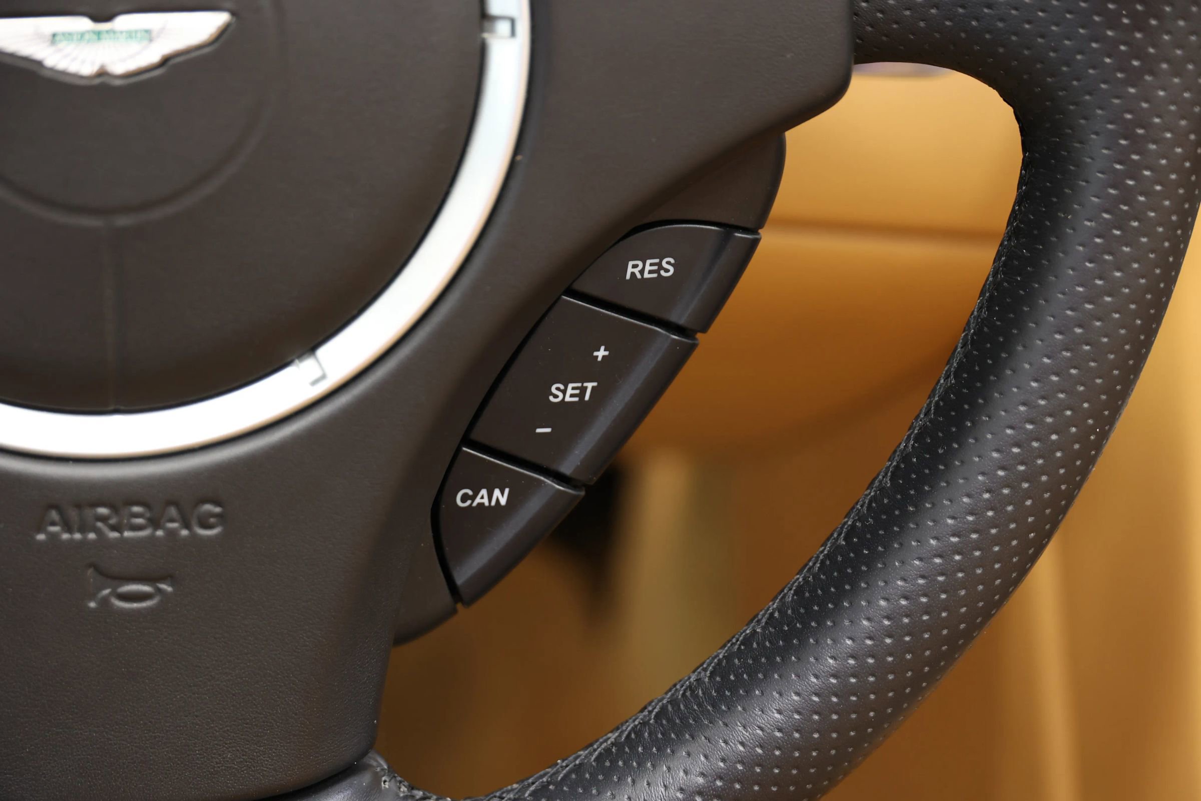 Used 2012 Aston Martin V8 Vantage Roadster image 25