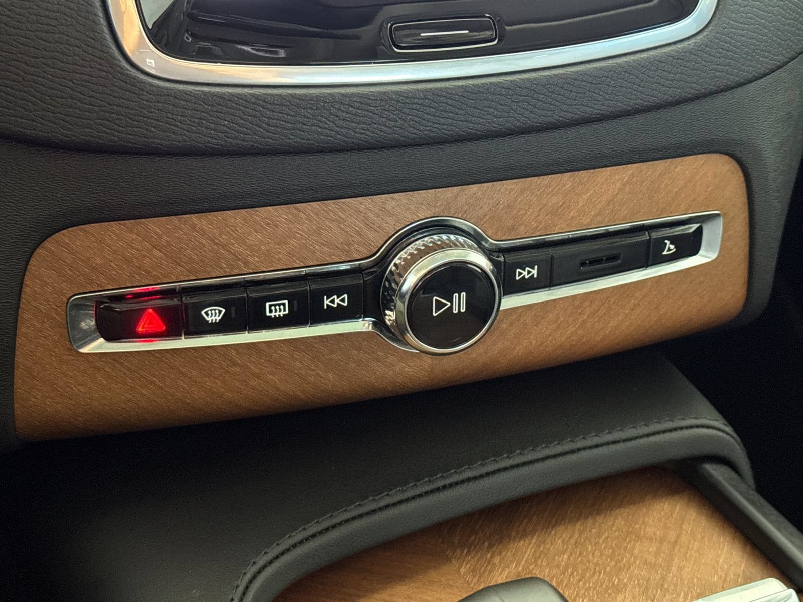 Certified 2024 Volvo XC90 T8 Plus w/ Protection Package Premier AWD/4WD image 26