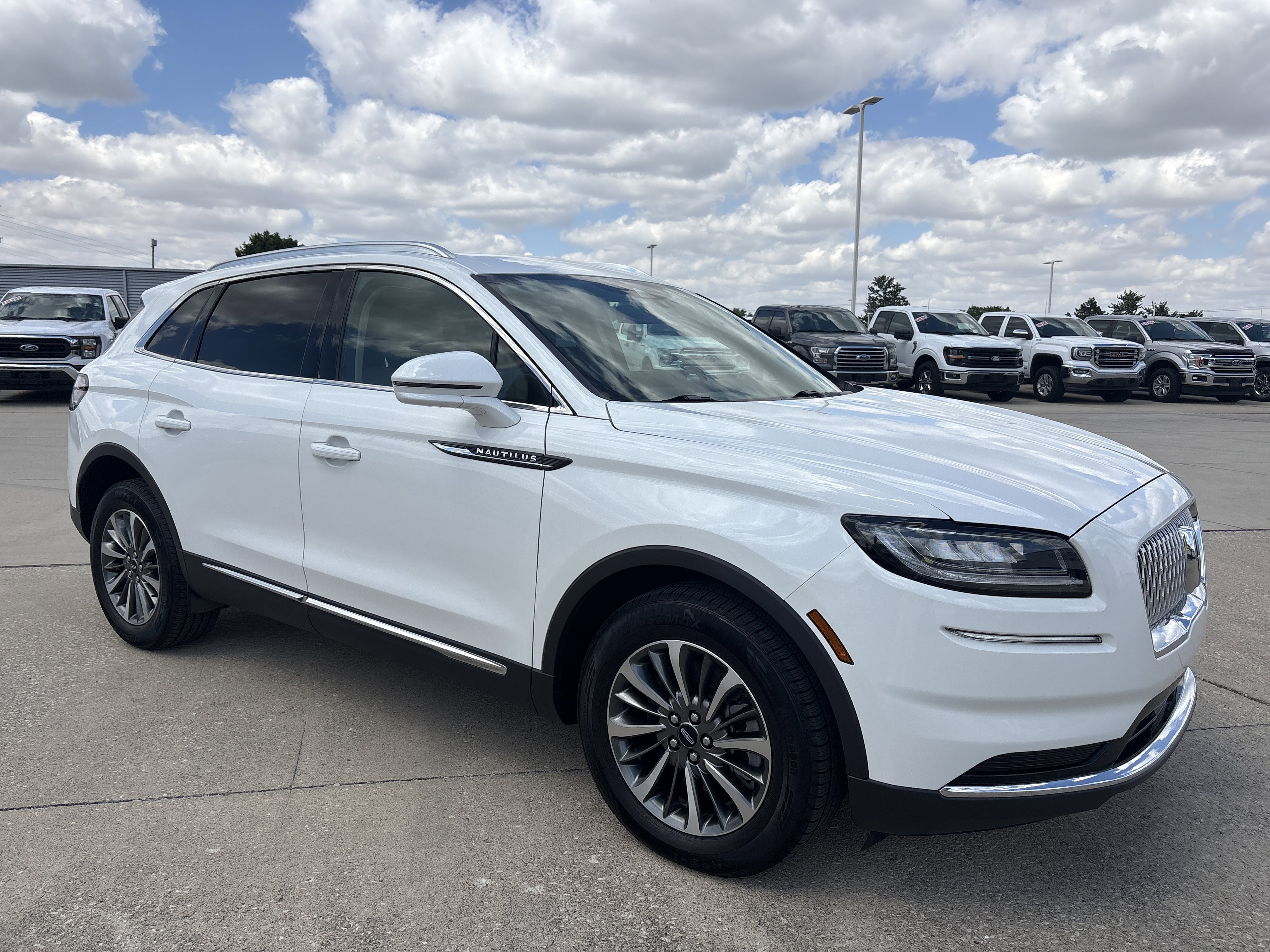 Used 2023 Lincoln Nautilus AWD w/ Premium Package image 3