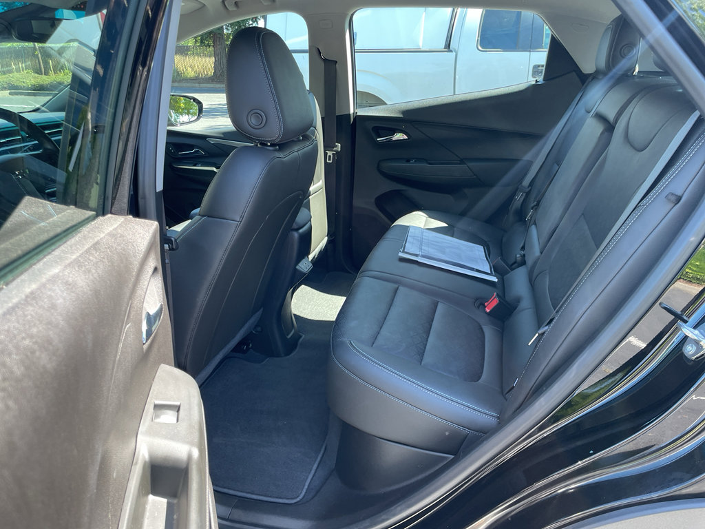 Used 2023 Chevrolet Bolt LT w/ Infotainment Package FWD image 33