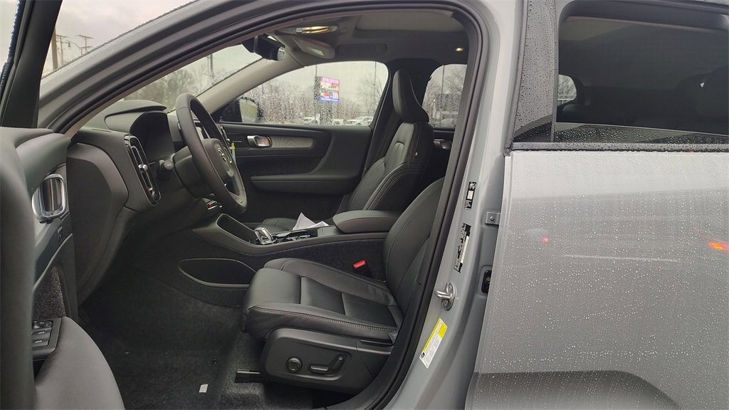 New 2026 Volvo XC40 B5 Plus w/ Climate Package image 7
