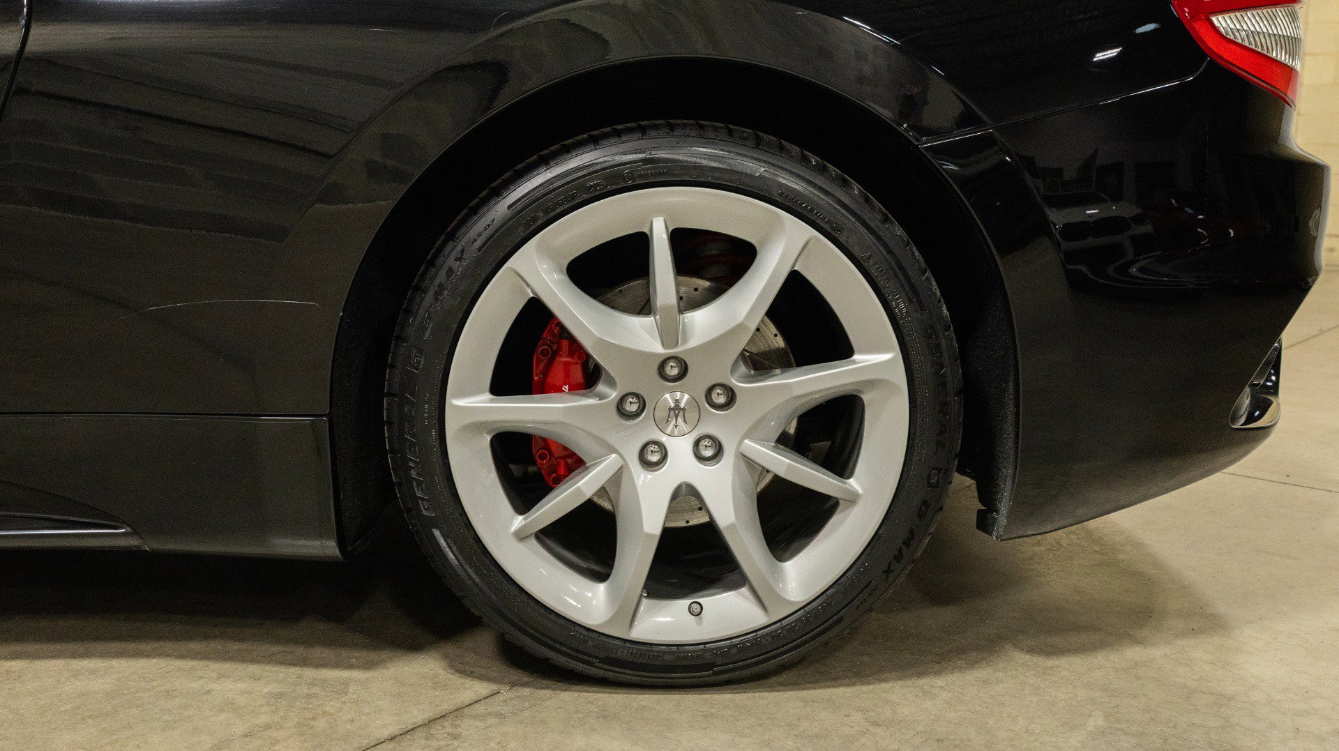 Used 2018 Maserati GranTurismo MC image 32