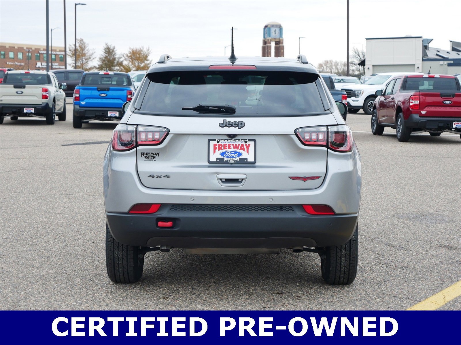 Used 2024 Jeep Compass Trailhawk image 4