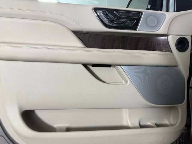 Used 2020 Lincoln Navigator L Reserve w/ Luxury Package AWD/4WD image 13