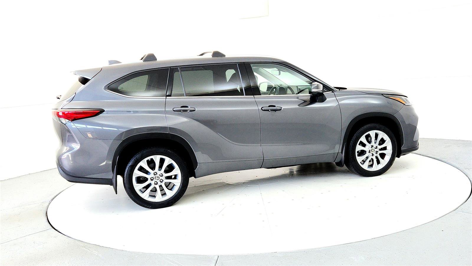 Used 2023 Toyota Highlander Limited image 6