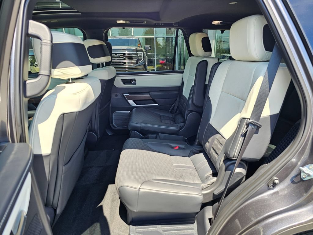 Used 2025 Toyota Sequoia Capstone AWD/4WD image 17