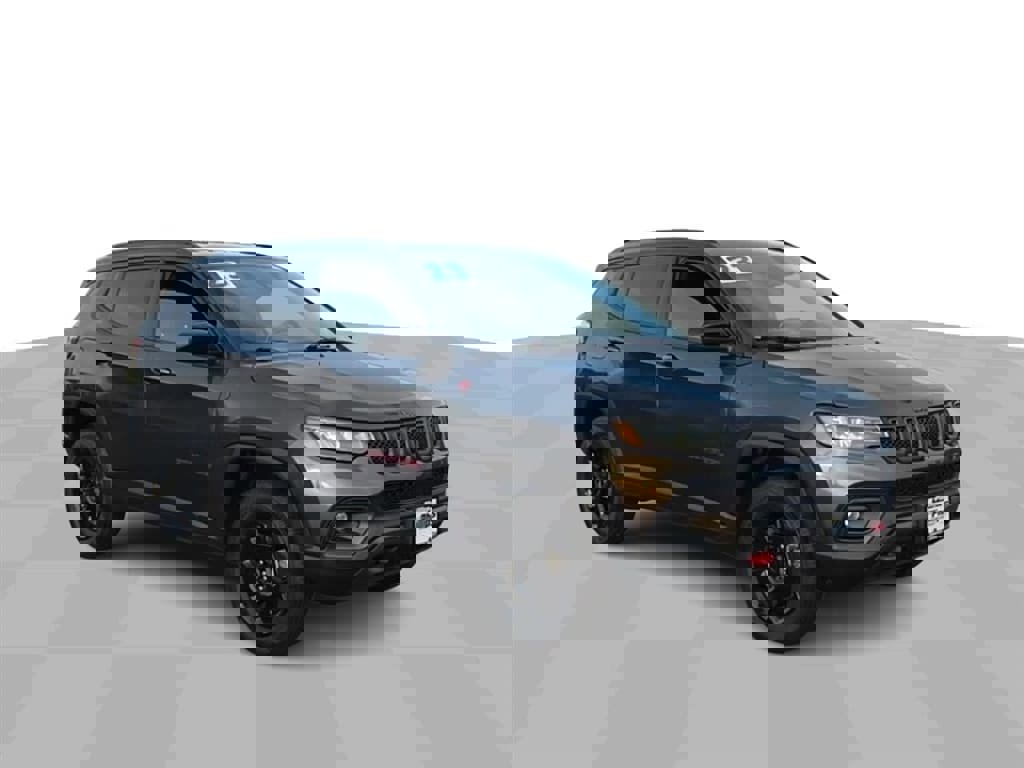 Used 2023 Jeep Compass Trailhawk image 2