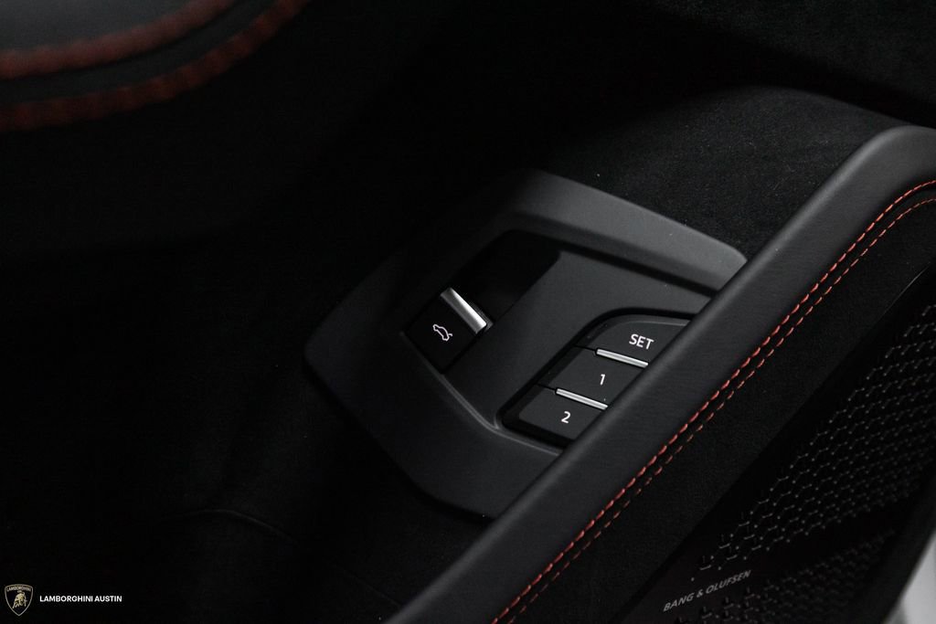 Used 2023 Lamborghini Urus Performante AWD/4WD image 21