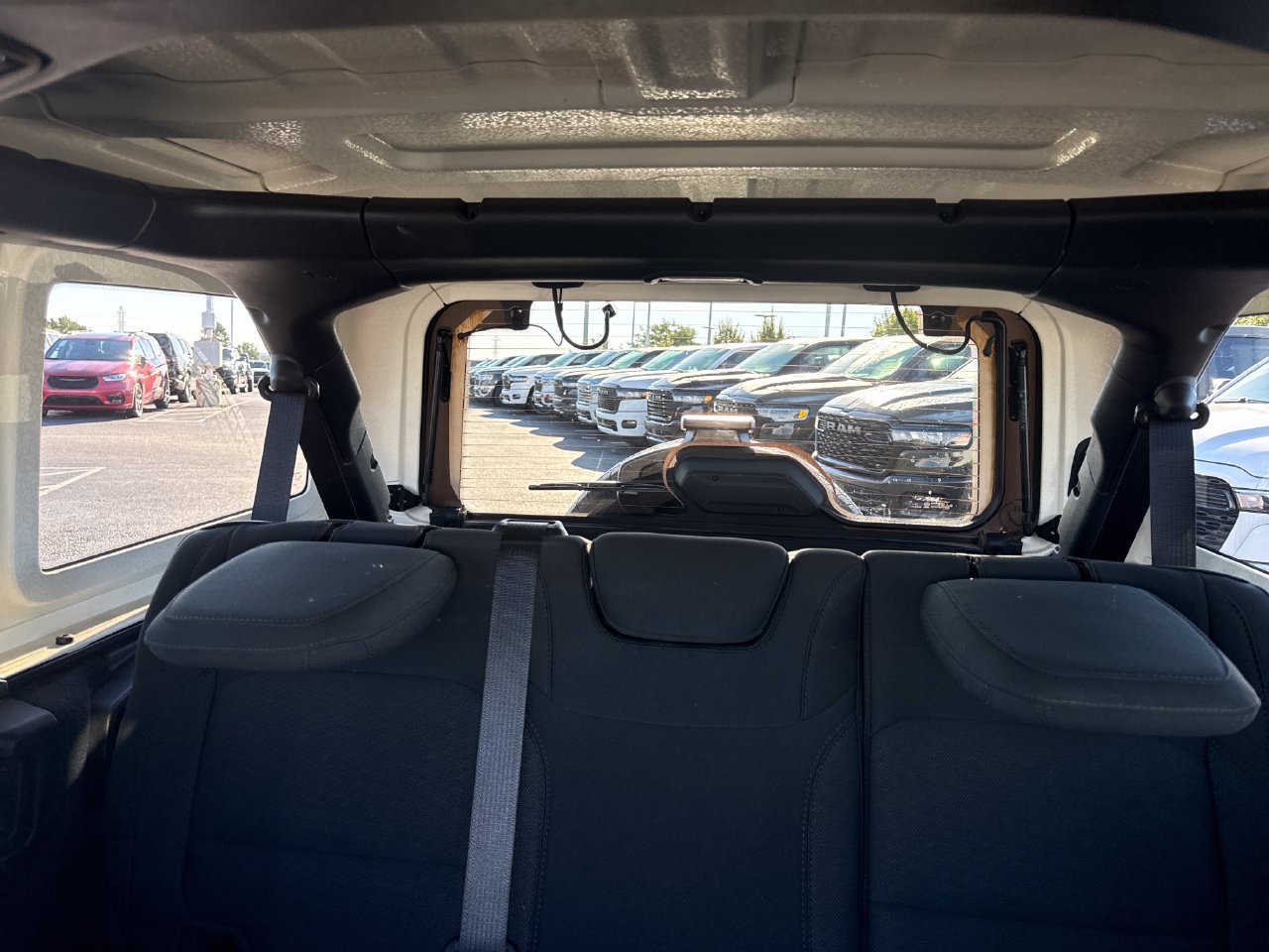 Used 2021 Jeep Wrangler Unlimited Sahara w/ Uconnect 4C Nav & Sound Group AWD/4WD image 21