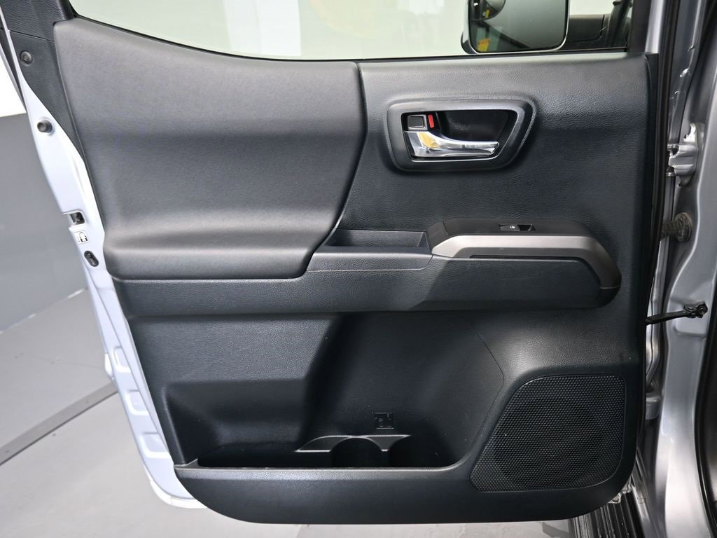 Used 2017 Toyota Tacoma TRD Sport image 27