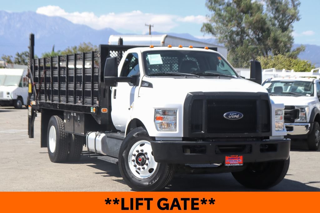 Used 2017 Ford F750 2WD Regular Cab Super Duty image 2